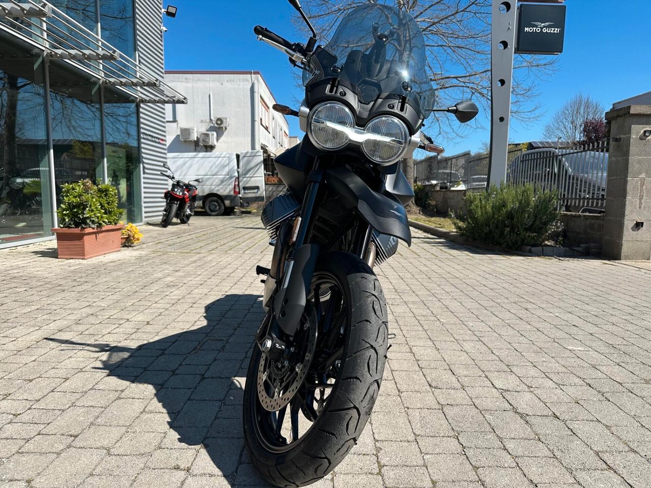 Moto Guzzi V 85 STRADA