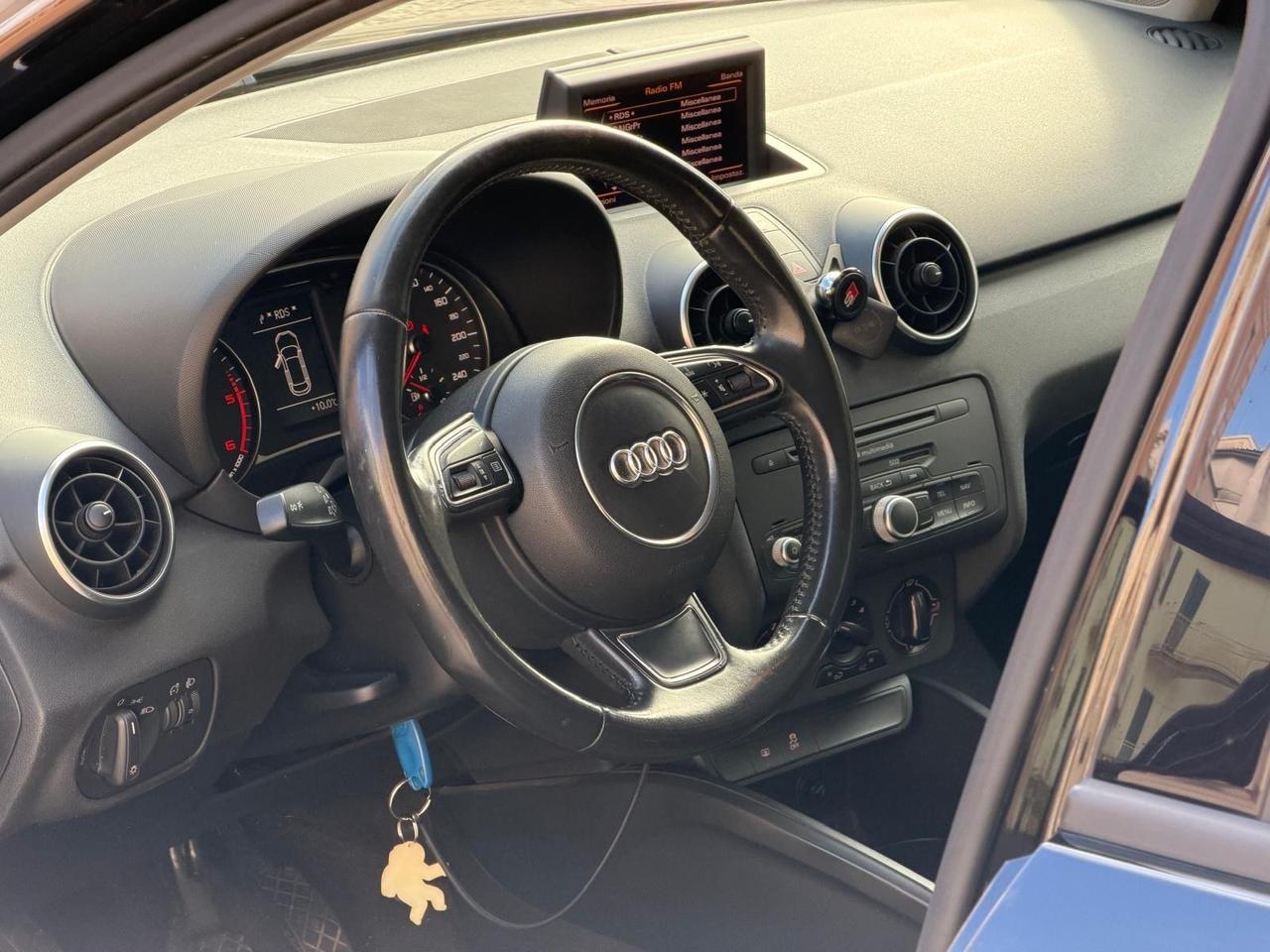 Audi A1 1.6 TDI 90 CV NAVI LED