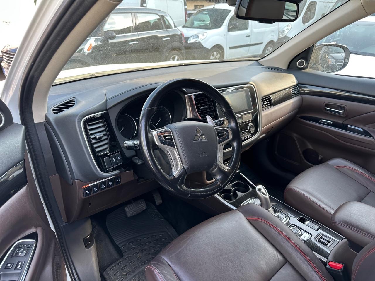 Mitsubishi Outlander 2.0 4WD PHEV gancio traino