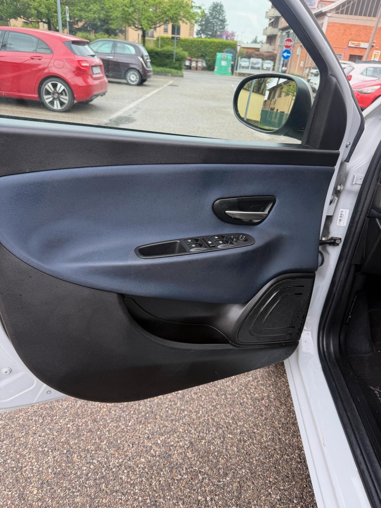 Lancia Ypsilon 0.9 METANO - NEOP. - 12 MESI DI GARANZIA -