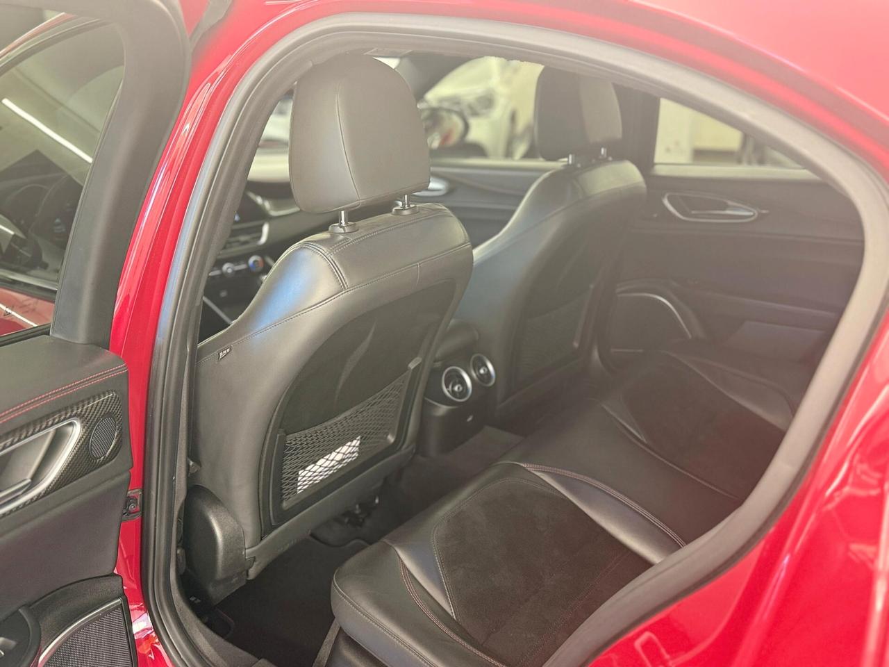 Alfa Romeo Giulia 2.9 V6 Bi-Turbo AT8 Quadrifoglio