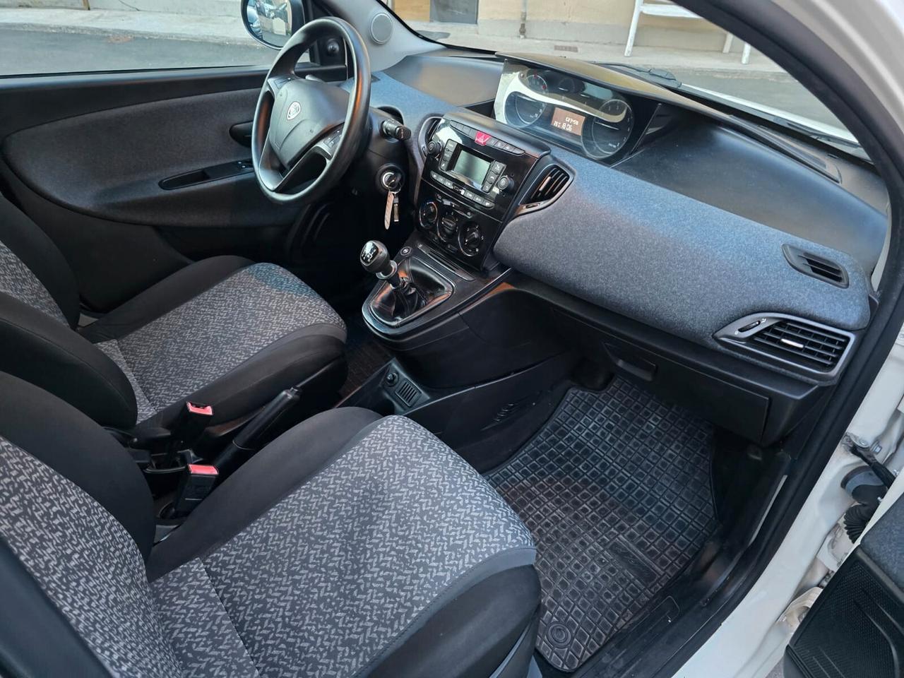 Lancia Ypsilon 1.2 69 CV 5 porte metano Ecochic Platinum
