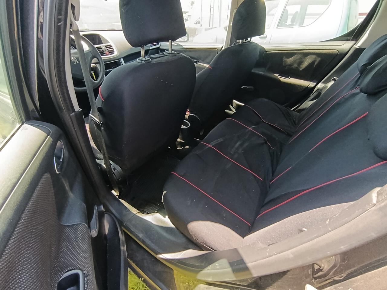 Peugeot 207 1.6 HDi 110CV 5p. Féline