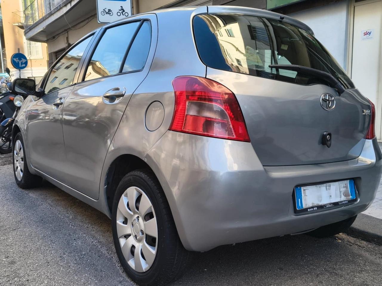 Toyota Yaris 1.0 5 porte