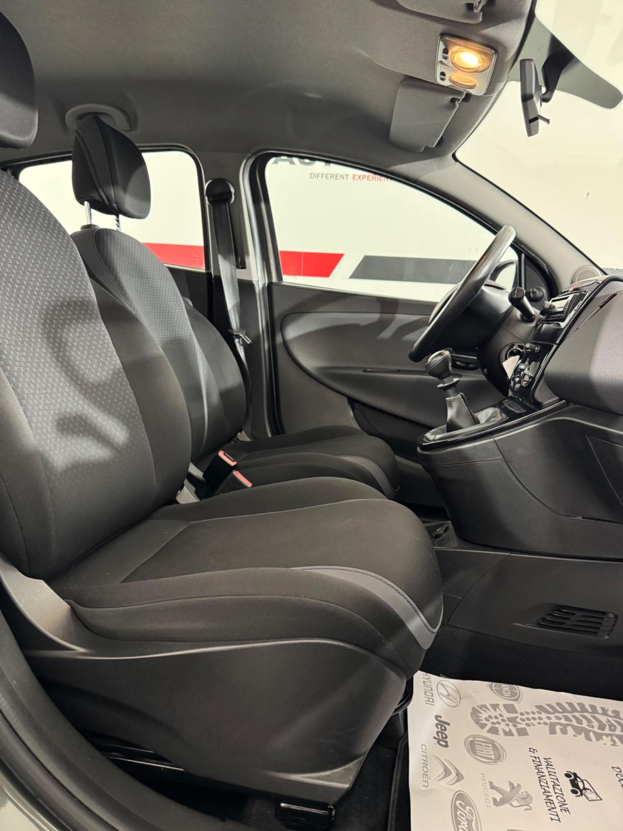 Lancia Ypsilon 1.2 69 CV 5 porte Platinum