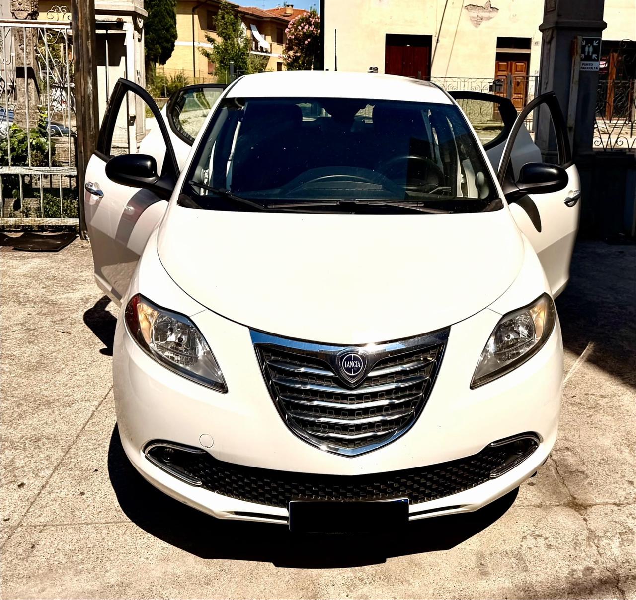 Lancia Ypsilon 0.9 TwinAir 85 CV 5 porte Metano Ecochic Gold