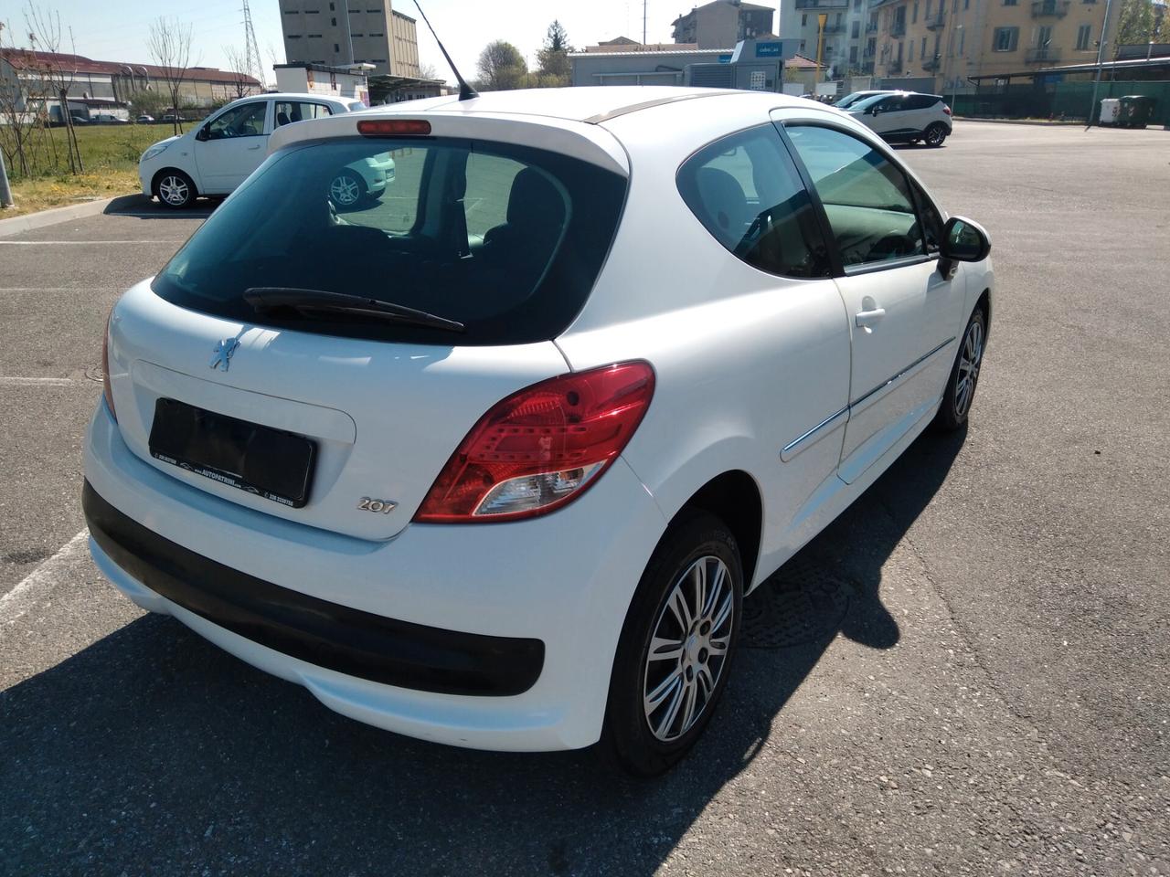 Peugeot 207 1.4 8V 75CV 3p. Energie ECO GPL x neopatentati