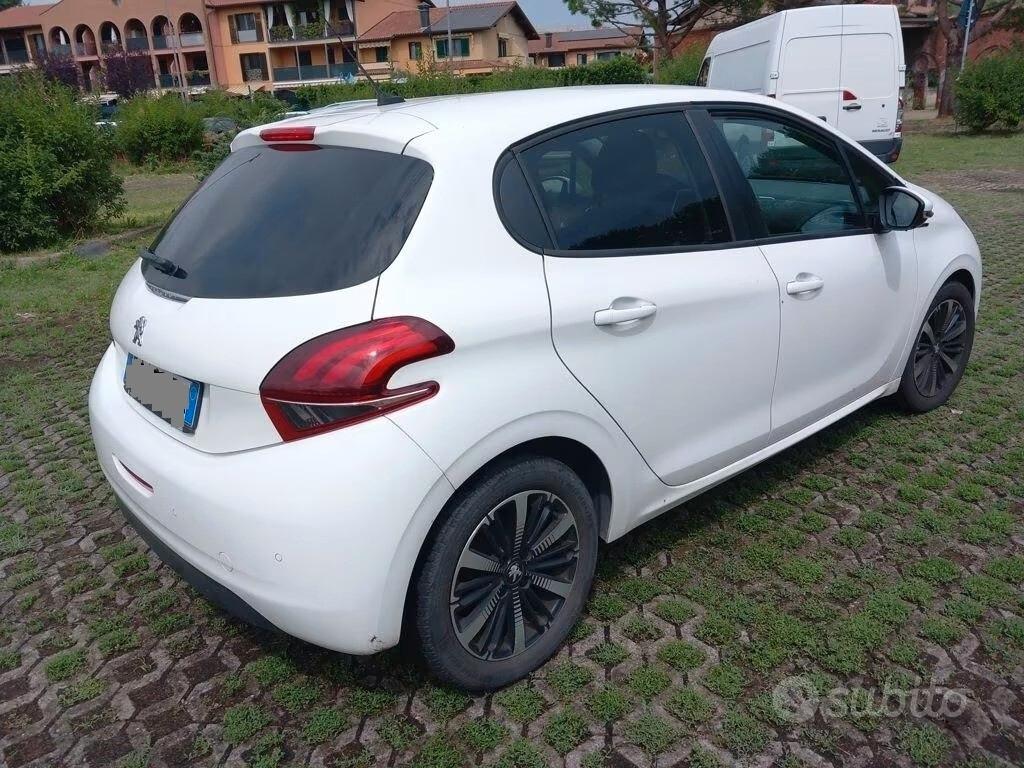 PEUGEOT 208 1,4 HDI-UNICO PROPRIETAR-4 REVISIONI