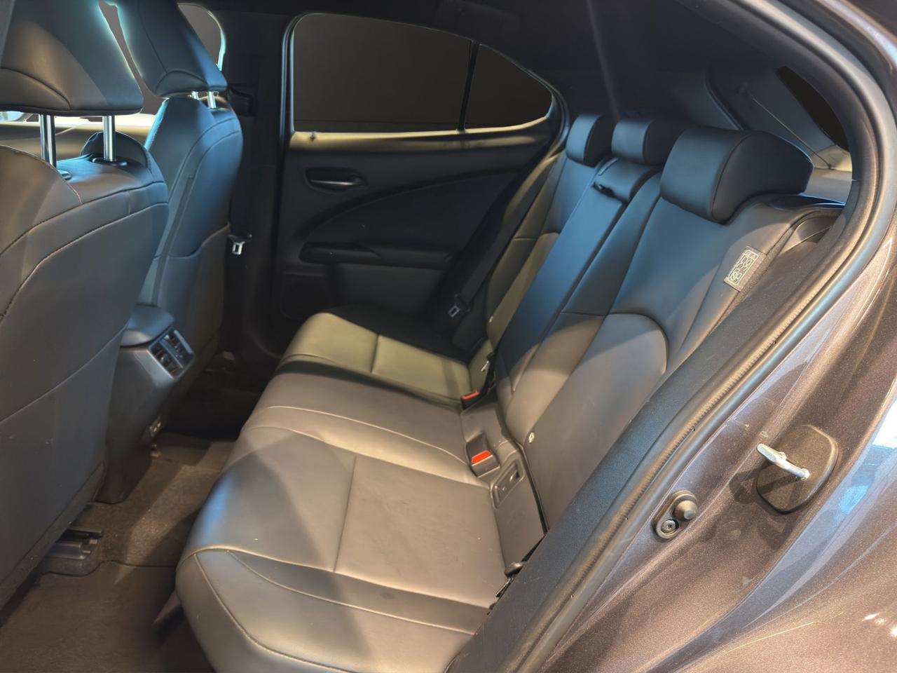 Lexus UX 250h 2.0 F-Design 2wd cvt