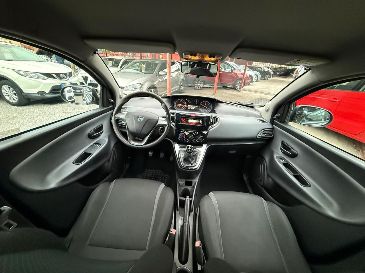 Ypsilon 1.2 69 CV 5 porte/rate/permute/garanzia