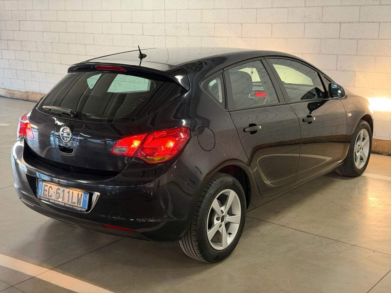 Opel Astra 1.6 16V VVT 5 porte Enjoy