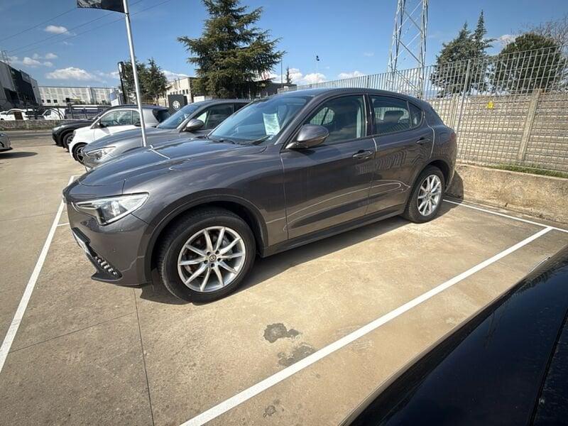 Alfa Romeo Stelvio 2017 2.2 t Business Q4 210cv auto my19