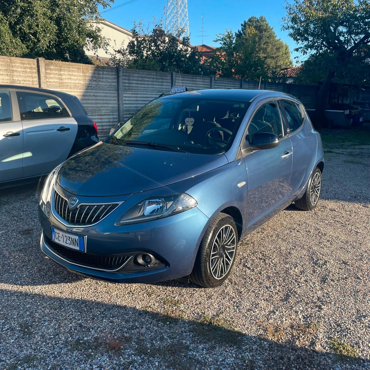 Lancia Ypsilon 1.0 FireFly 5 porte S&S Hybrid Ecochic Silver