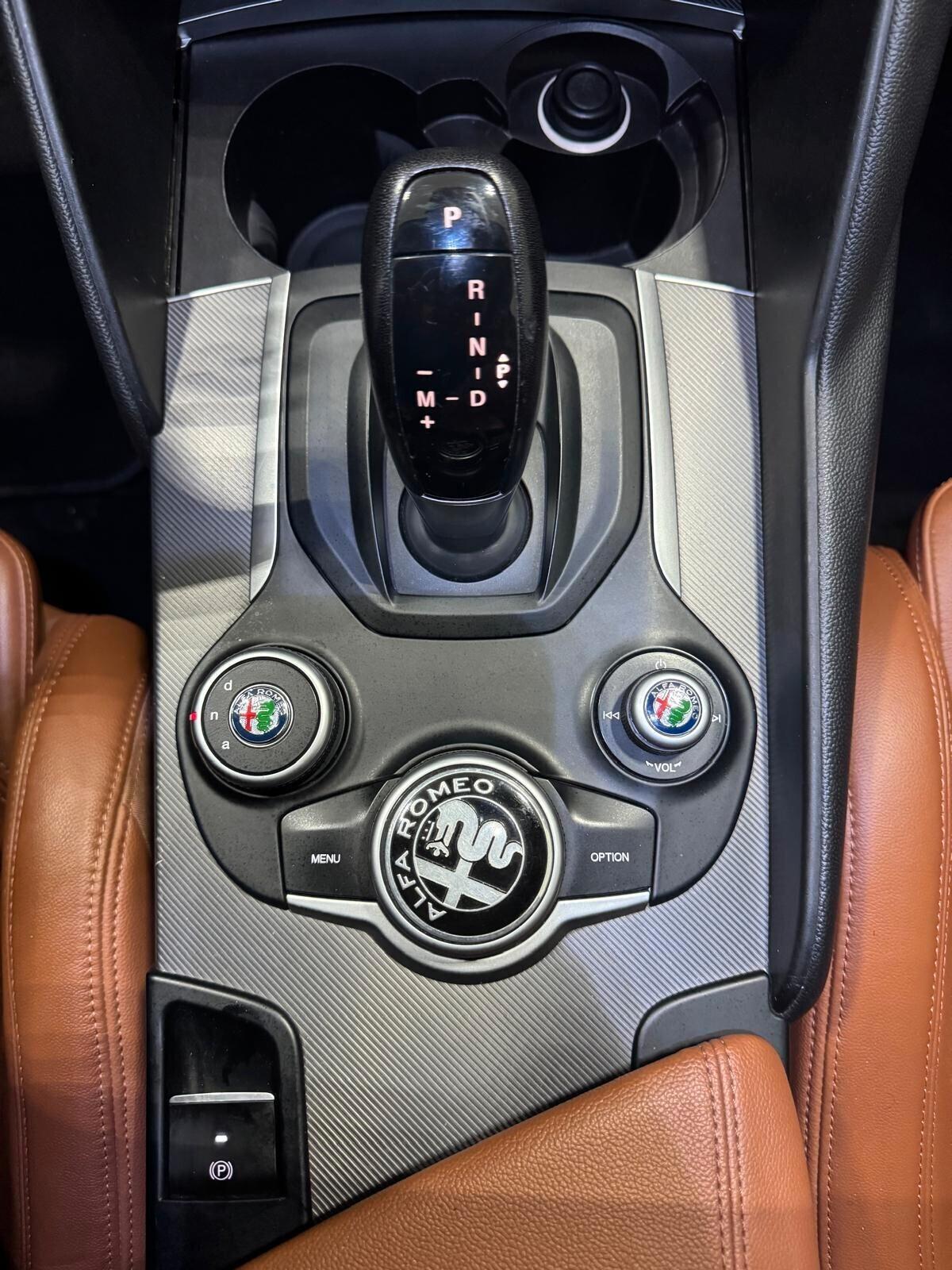 Alfa Romeo Giulia 2.2 Turbodiesel 210 CV AT8 AWD Q4 Veloce