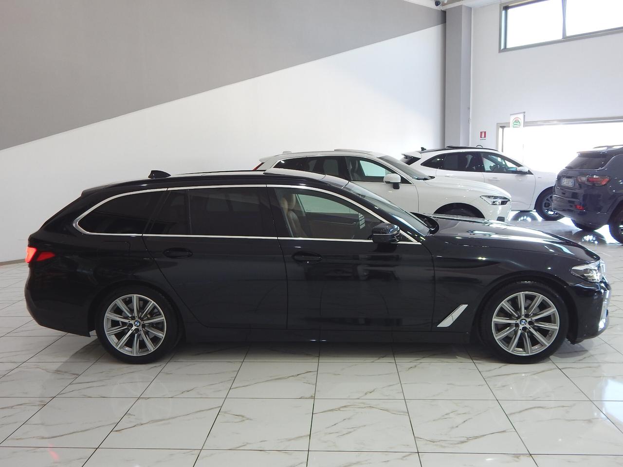 BMW 520 d Touring Luxury Aut TETTO-NAVI-PELLE-LED
