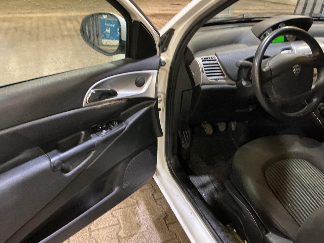 Lancia Ypsilon 1.2 Argento