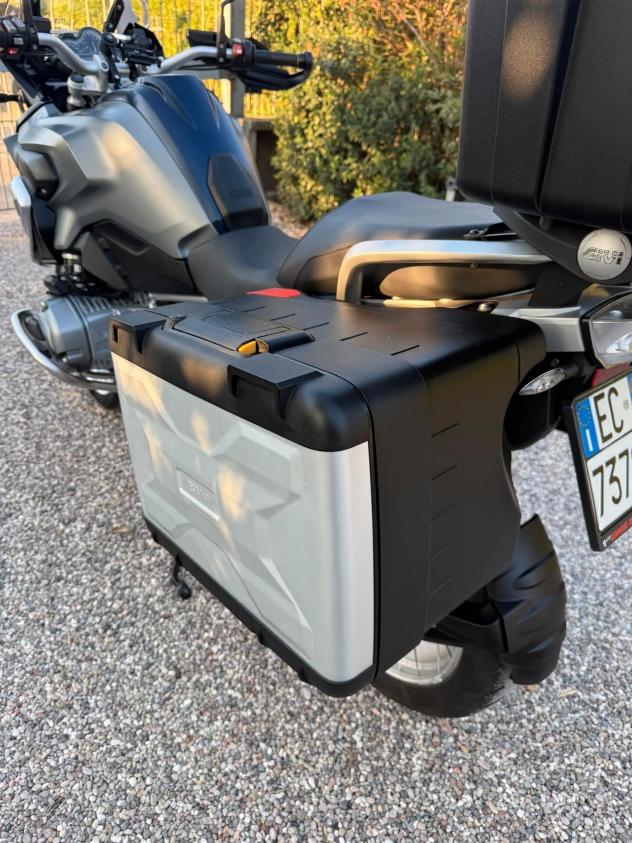 BMW R 1200 GS – 2015 – SOLO 6.982 KM – PARI AL NUOVO