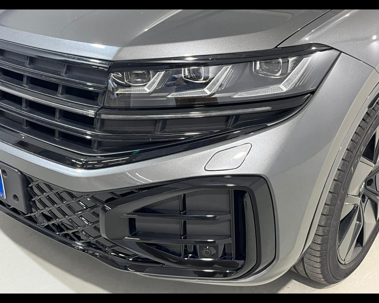 VOLKSWAGEN Touareg 3ª serie - Touareg 3.0 V6 TDI SCR R-Line