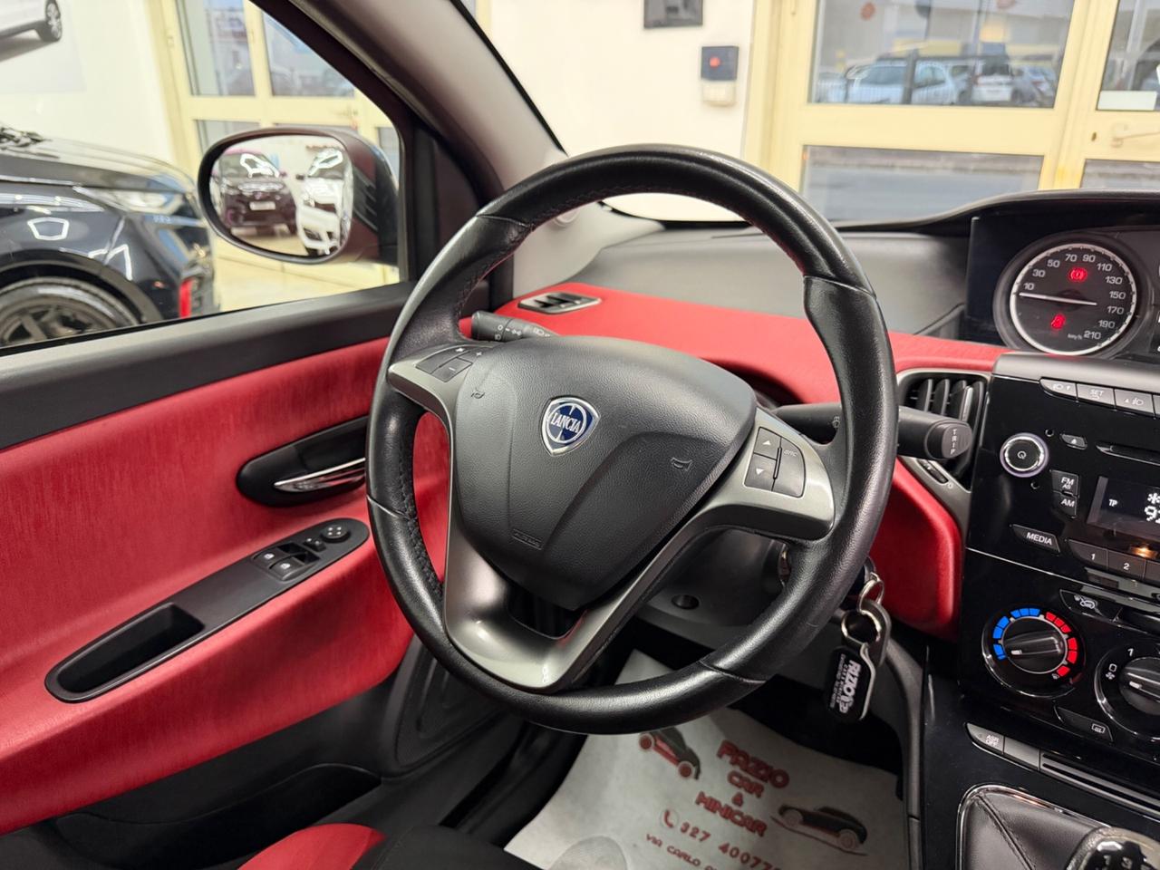 Lancia Ypsilon 1.2 69Cv