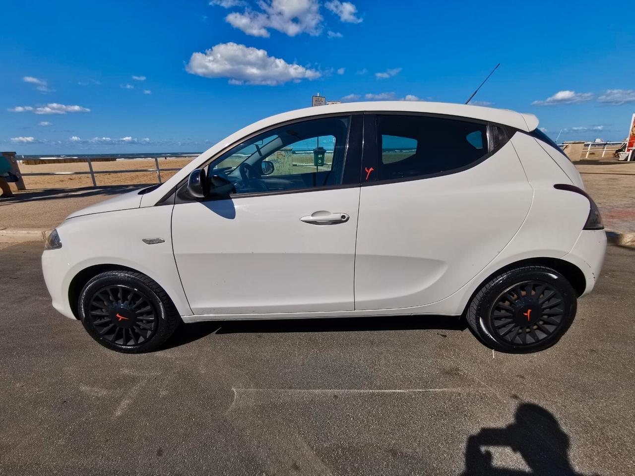 Lancia Ypsilon 1.3 MJT 16V 95 CV 5P. Gold - 2015
