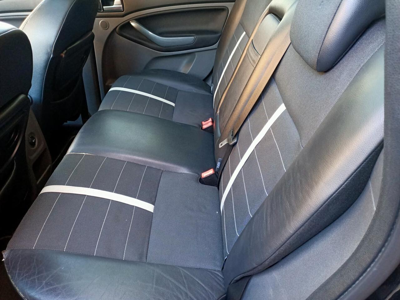 Ford Kuga 2.0 TDCi 136 CV tagliandata con distribuzione effettuata 2009 tetto panoramico