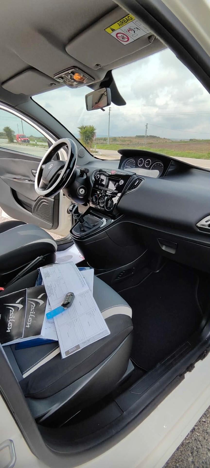 Lancia Ypsilon 0.9 TwinAir 85 CV 5 porte Metano Ecochic Elefantino