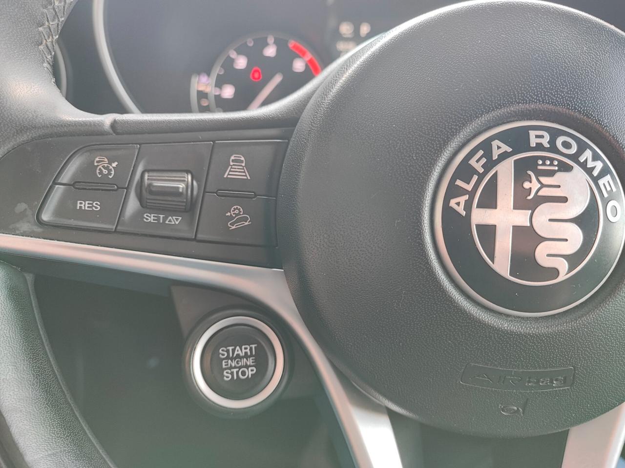 Alfa Romeo Stelvio 2.2 Turbodiesel 160 CV AT8 RWD Sport-Tech