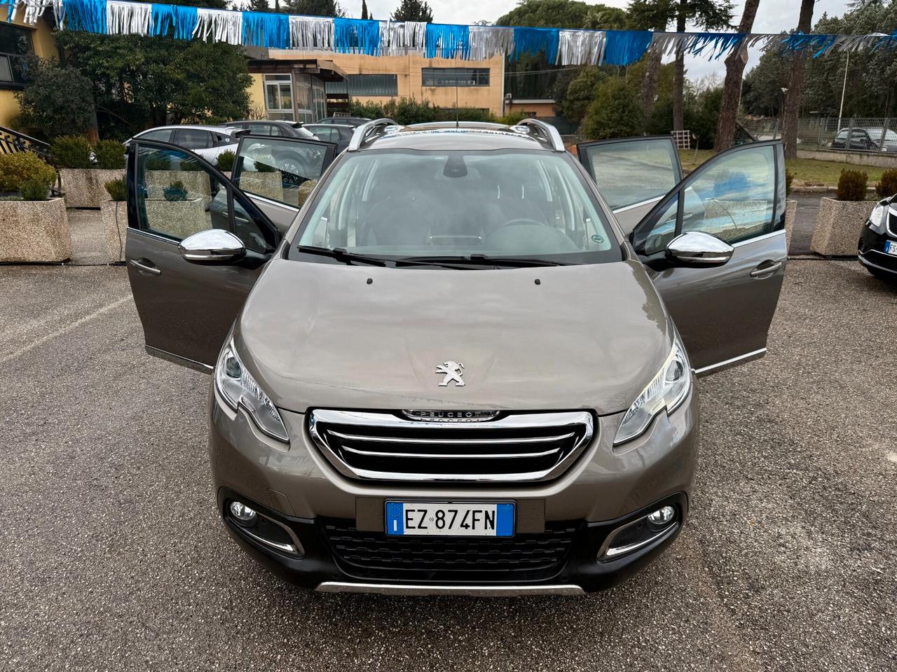 " SOLO 40.000 KM " Peugeot 2008 Benz. Allure