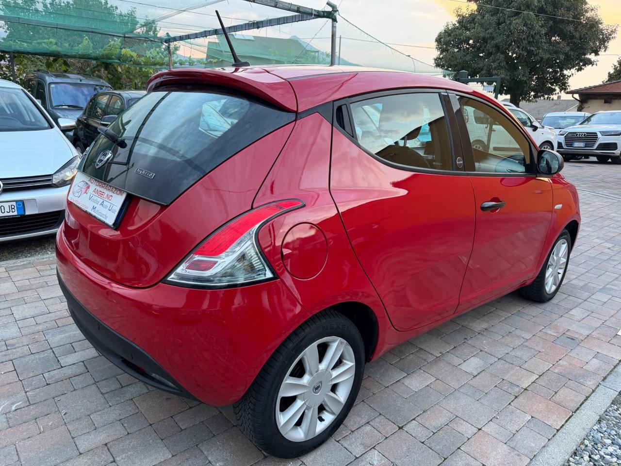 Lancia Ypsilon 1.0 Fire Hybrid Benzina