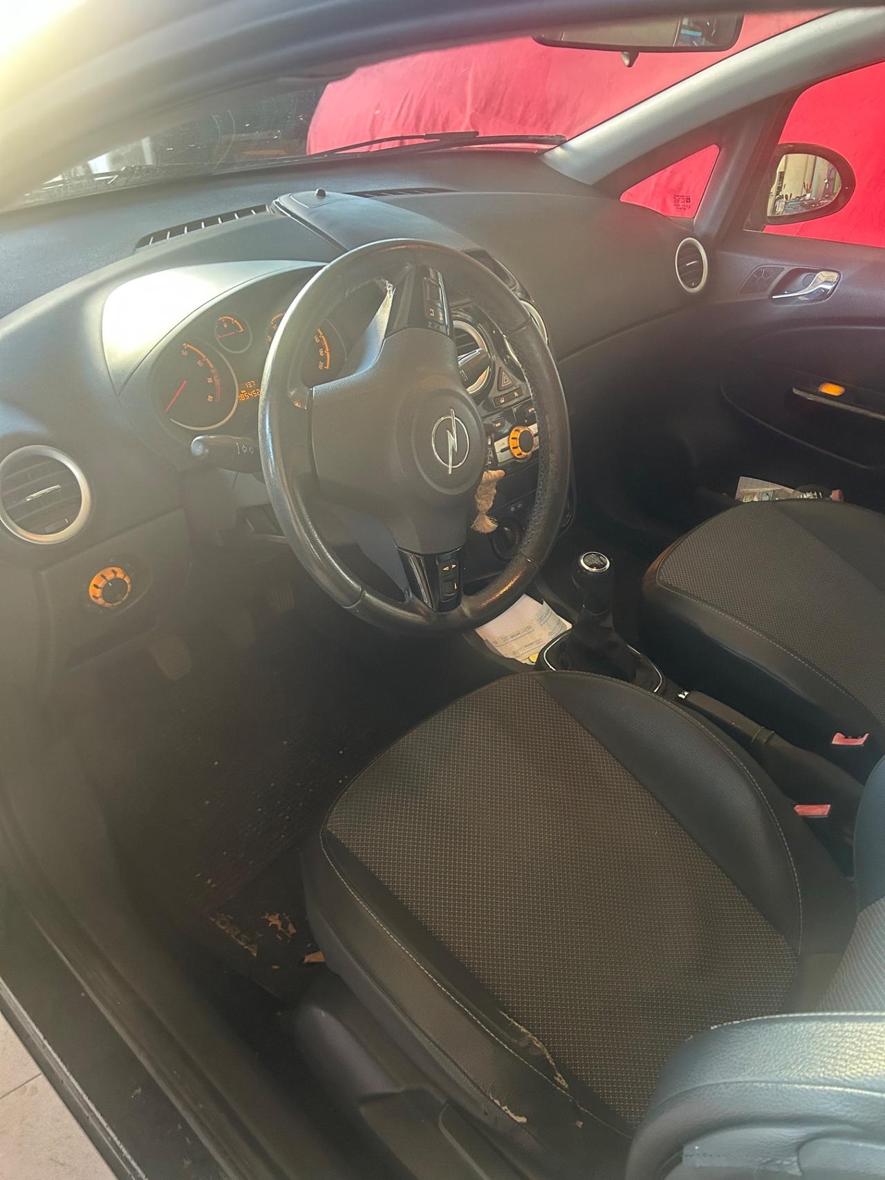 Opel Corsa 1.4 16V 5 porte Cosmo