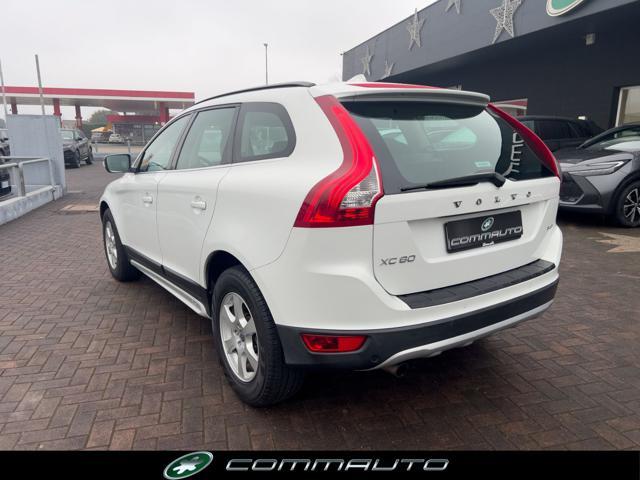 VOLVO XC60 2.4 D 175 CV FWD Geartronic Momentum