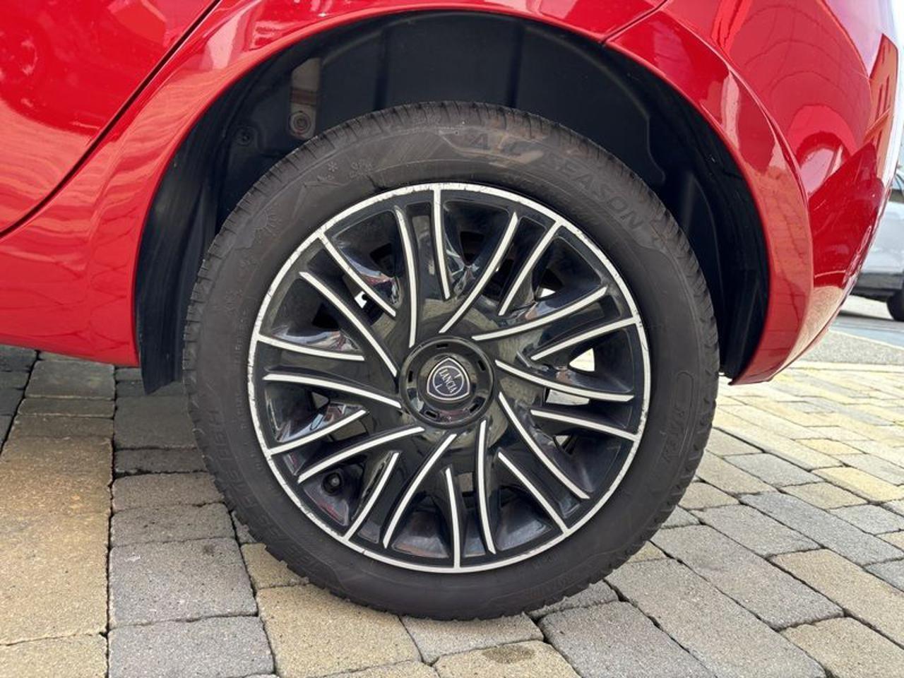 Lancia Ypsilon 1.0 FireFly 5 porte S&S Hybrid Ecochic Gold