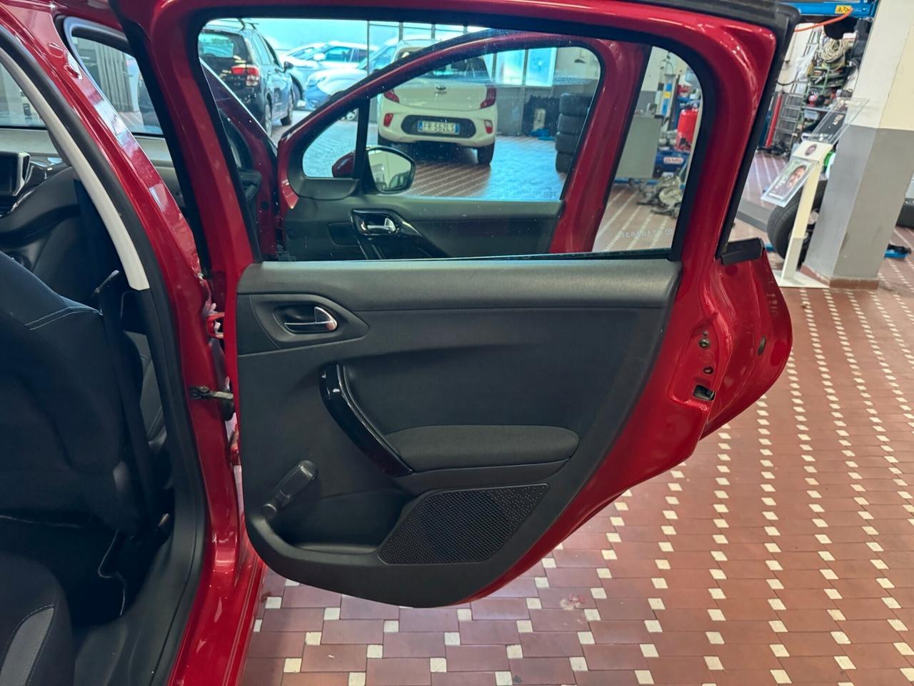Peugeot 208 PureTech 82 5 porte Allure - IDEALE PER NEOPATENTATI