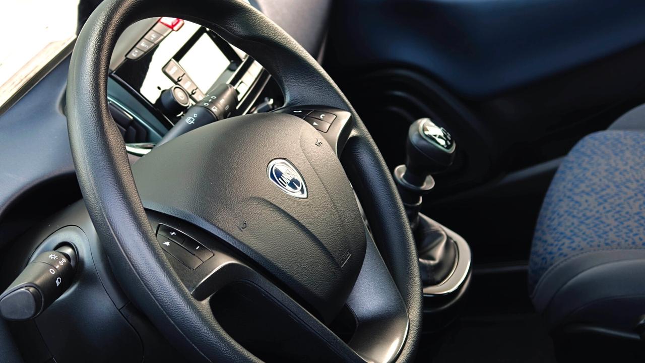 Lancia Ypsilon 1.0 FireFly 5 porte S&S Hybrid Alberta Ferretti