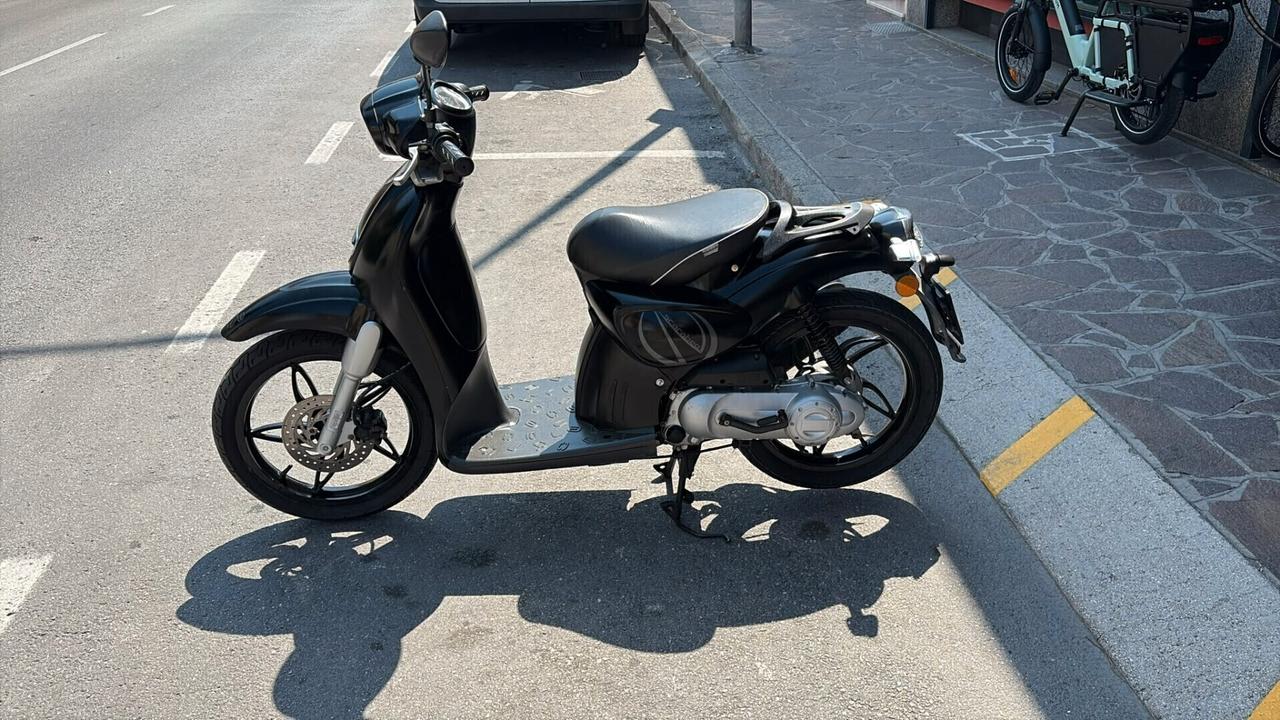 Aprilia Scarabeo Street Nero 50 2T 0412018
