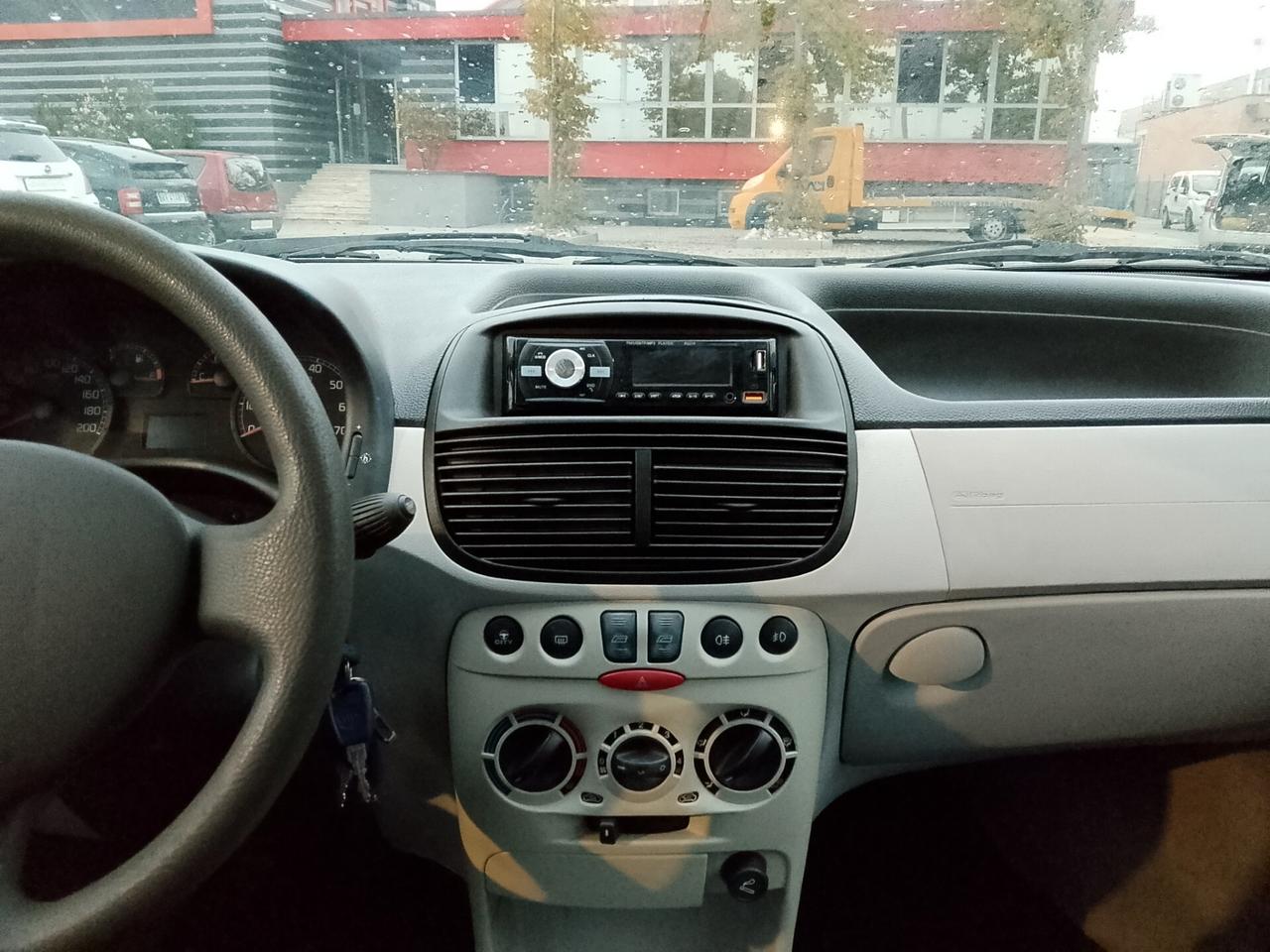 Fiat Punto 1.2 Benzina-NEOPAT-125.000-2004