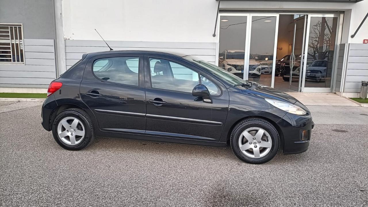 Peugeot 207 1.4 VTi 95CV 5p. Active NEOPATENTATI