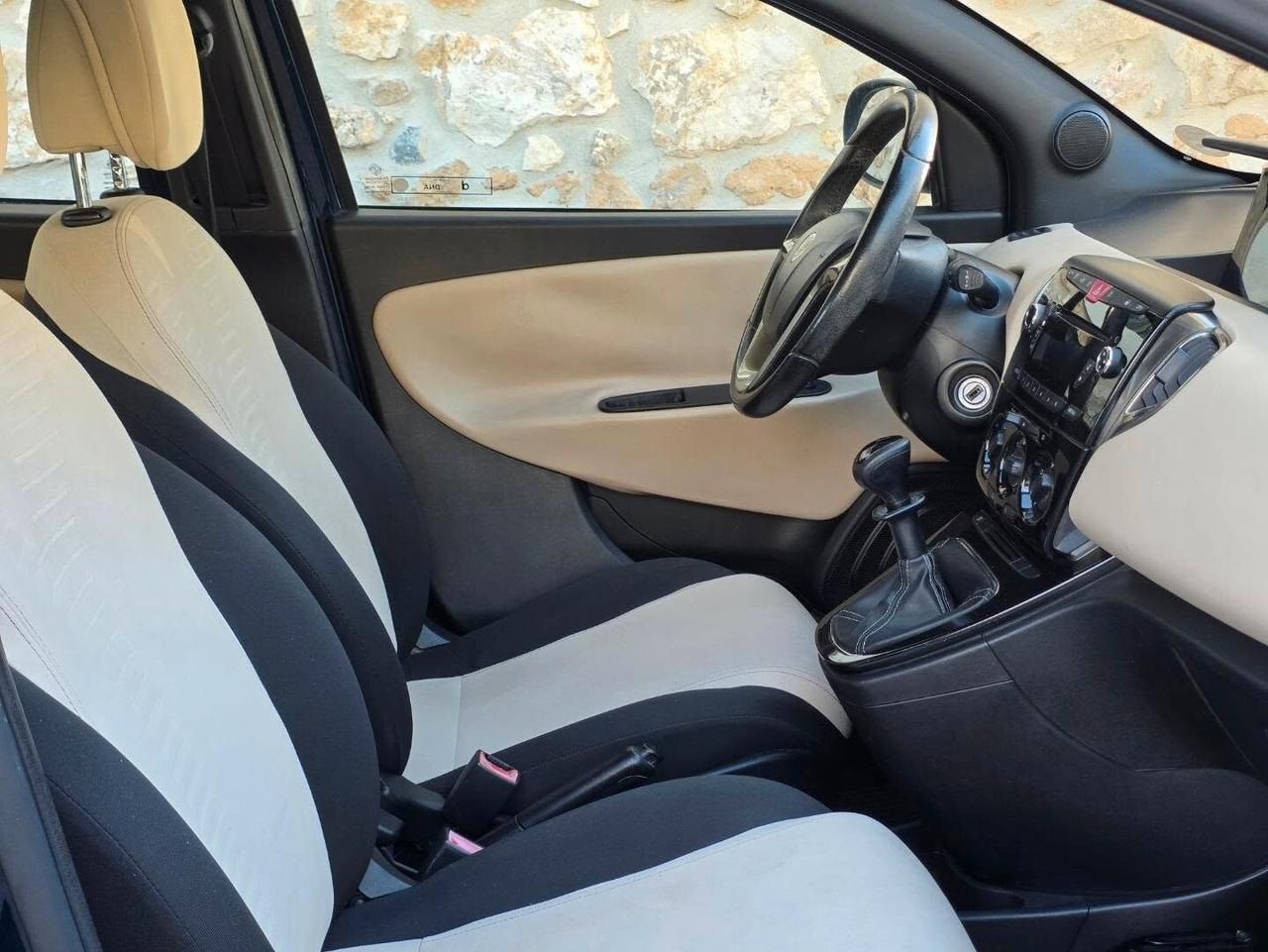 Lancia Ypsilon 1.2 69 CV 5 porte Gold