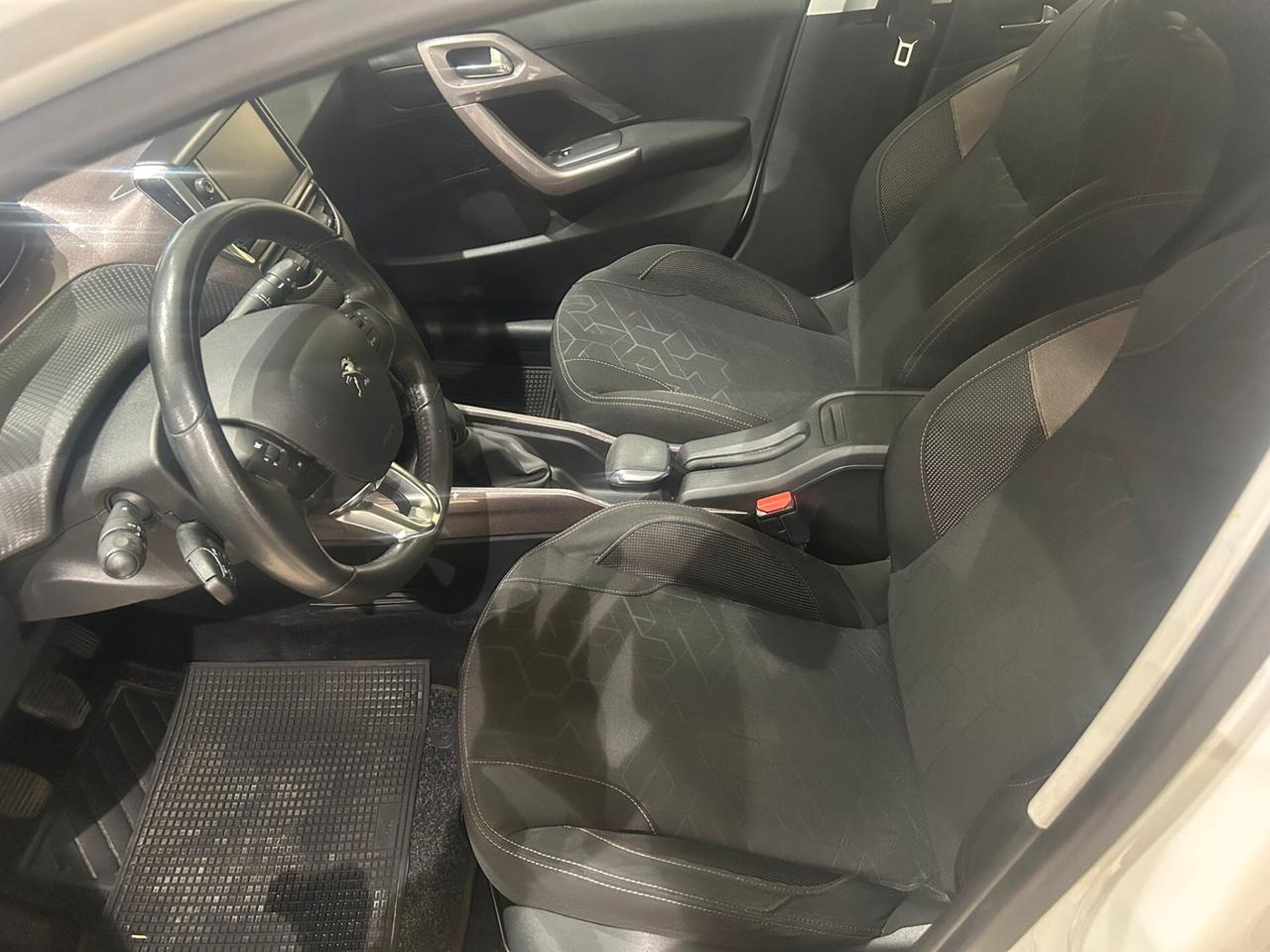 Peugeot 2008 1.6 e-HDi 92 CV Stop&Start Urban Cross