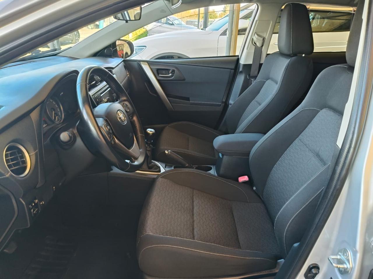 Toyota Auris 1.4 D-4D Lounge