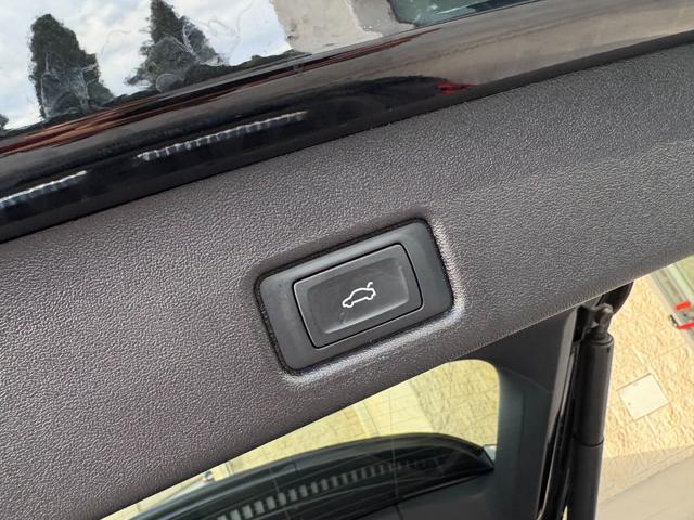 AUDI Q5 2.0 TDI mHEV+ S tronic quattro S line edition.