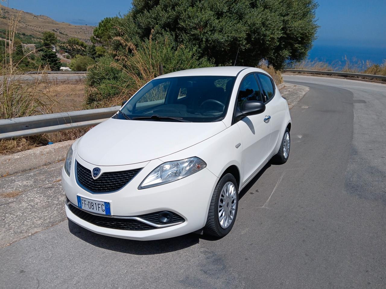 Lancia Ypsilon 1.2 Silver