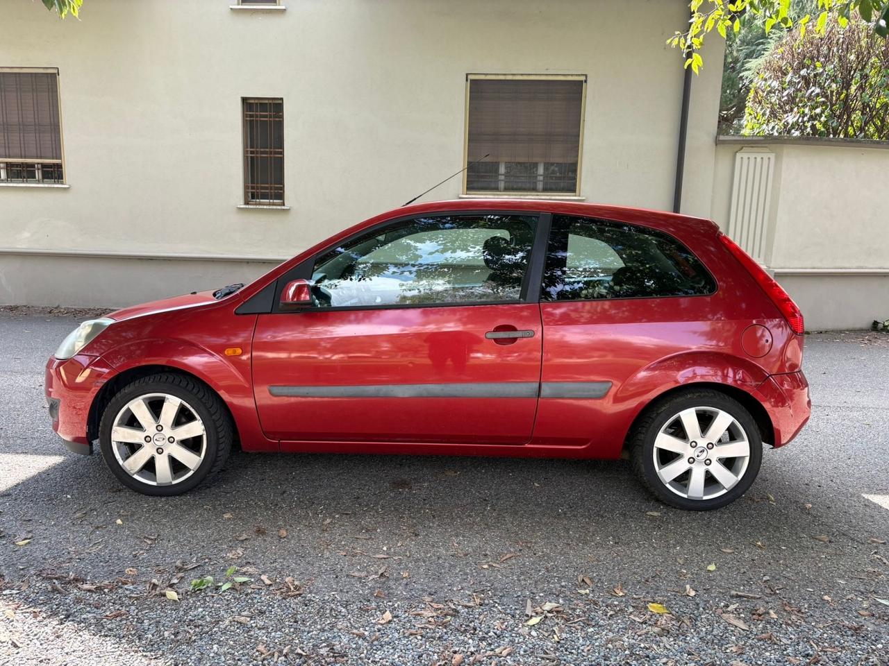 Ford Fiesta 1.2 benz. Neopatentati