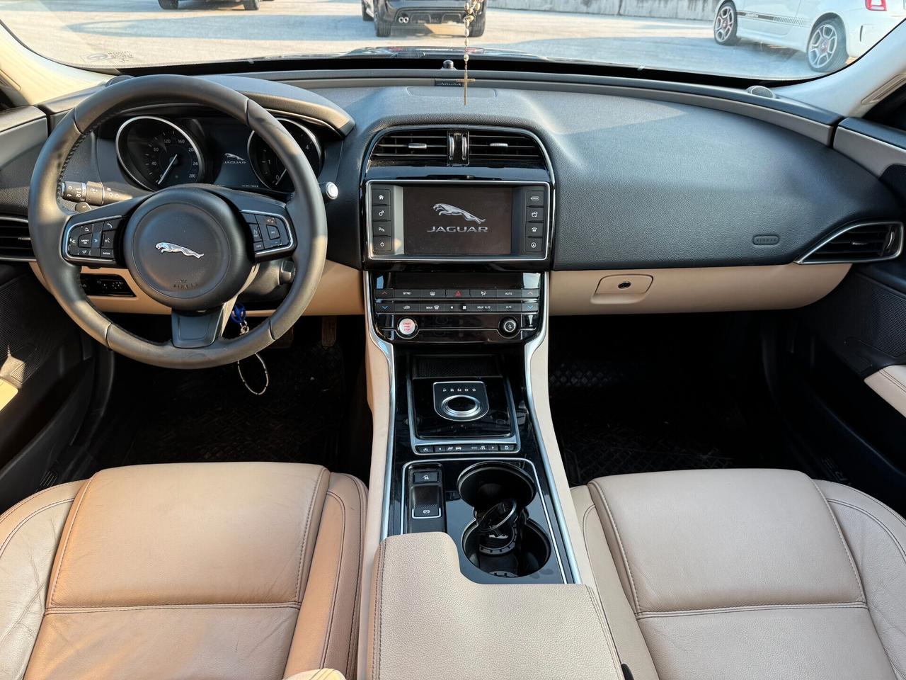 Jaguar XE 2.0 D Turbo 180CV aut. Pure