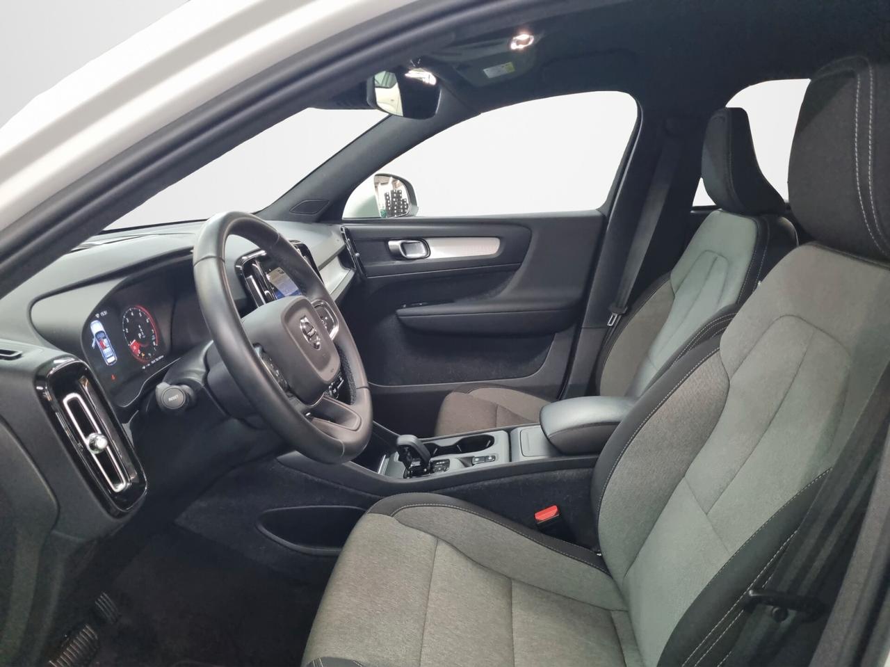 Volvo XC40 T2 Geartronic Momentum Pro AUTOCARRO N1
