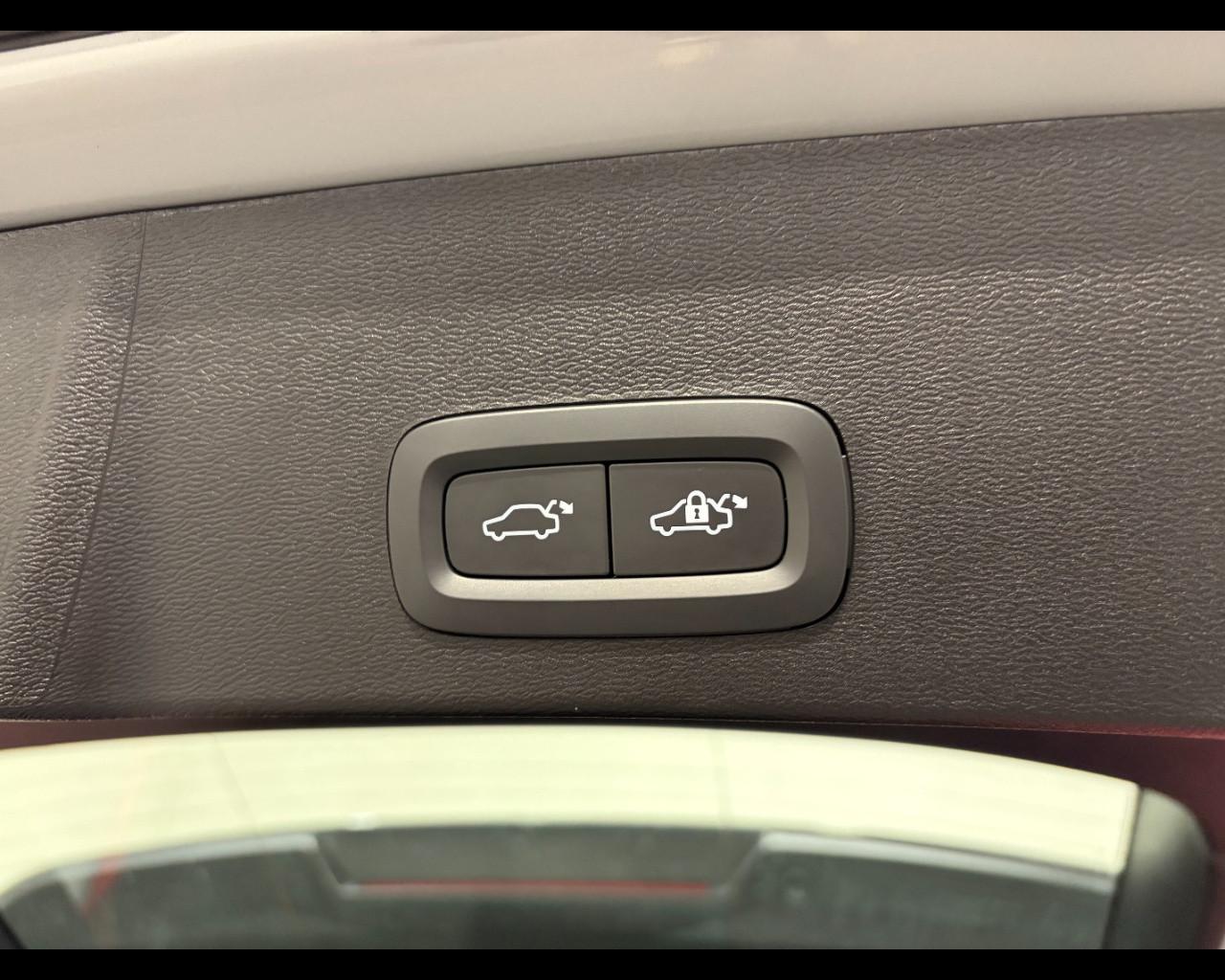 VOLVO XC40 CORE B3 AUTO