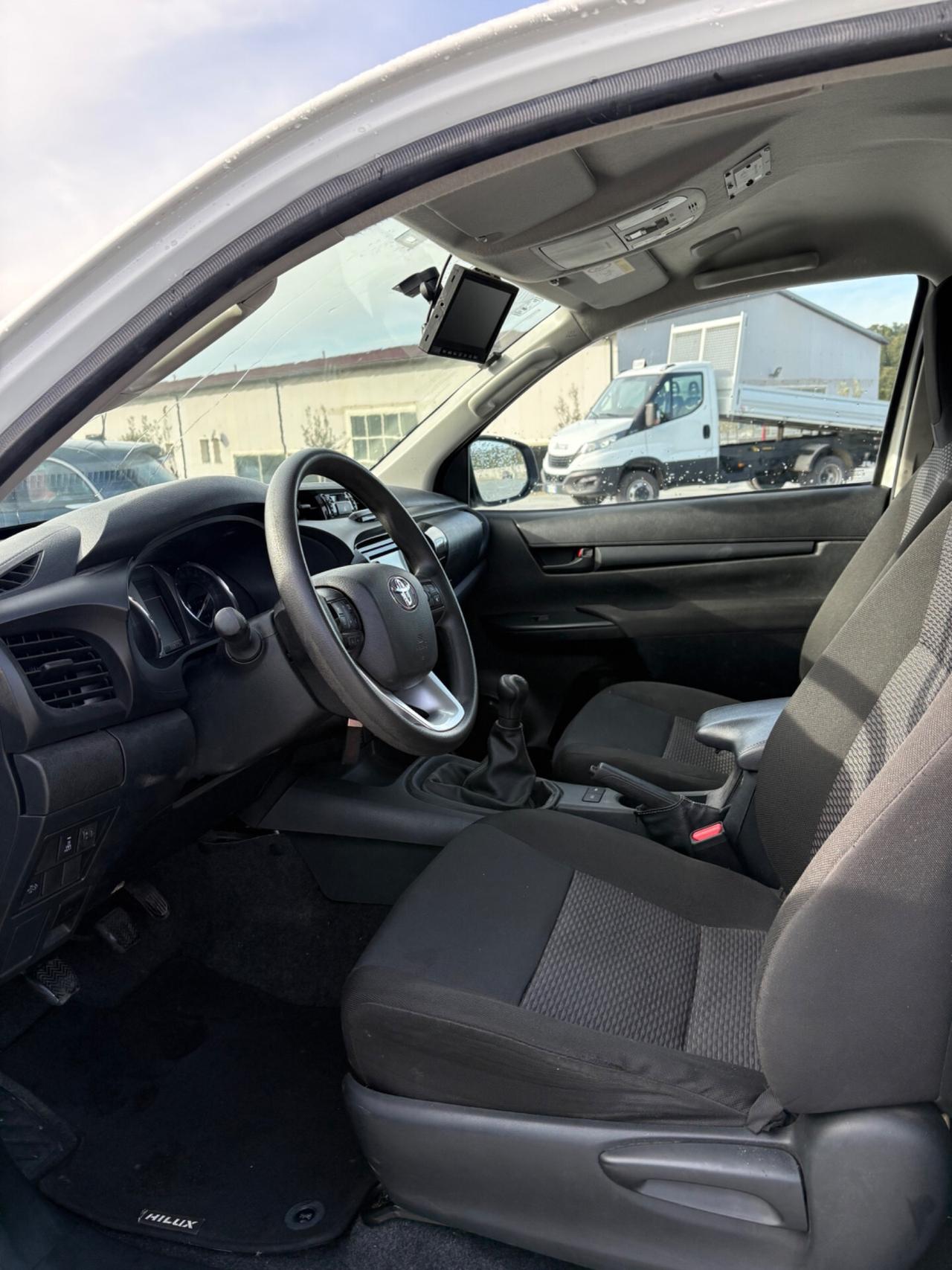 Toyota Hilux 2.4 D-4D A/T 4WD OFFICINA MOBILE, 2 Posti