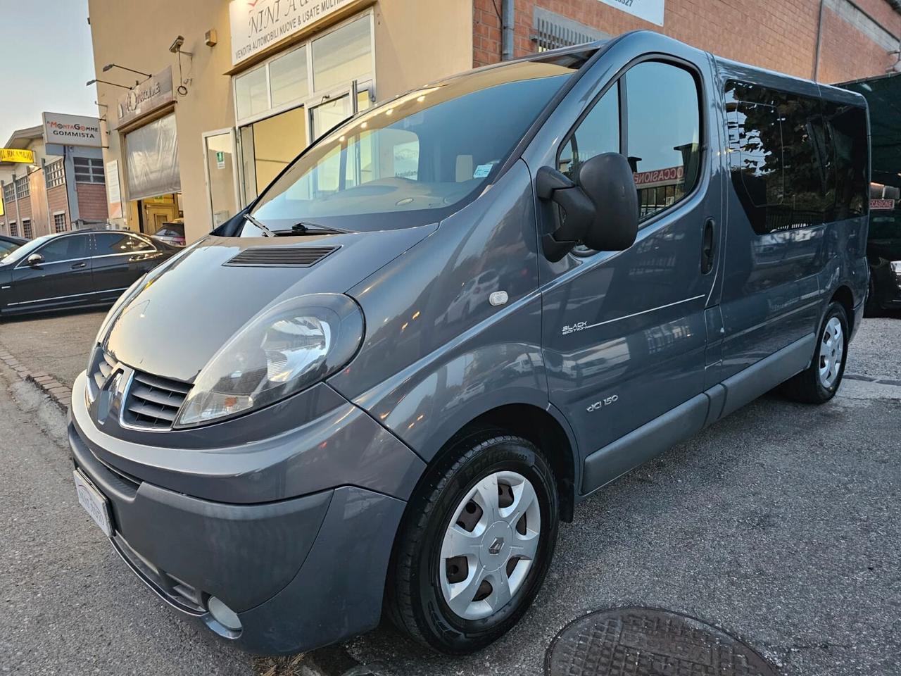 Renault Trafic 2.5 dCi 145cv Passenger Black Edition*7Posti*