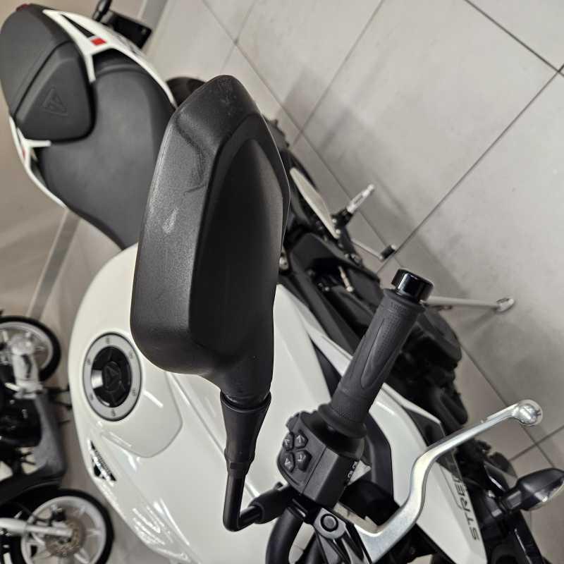 Triumph Street Triple 765 R - 2024