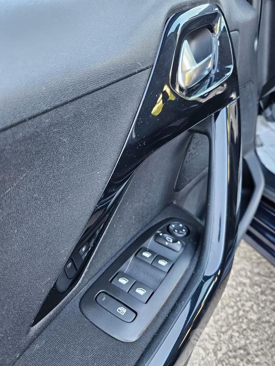 PEUGEOT 208 ALLURE